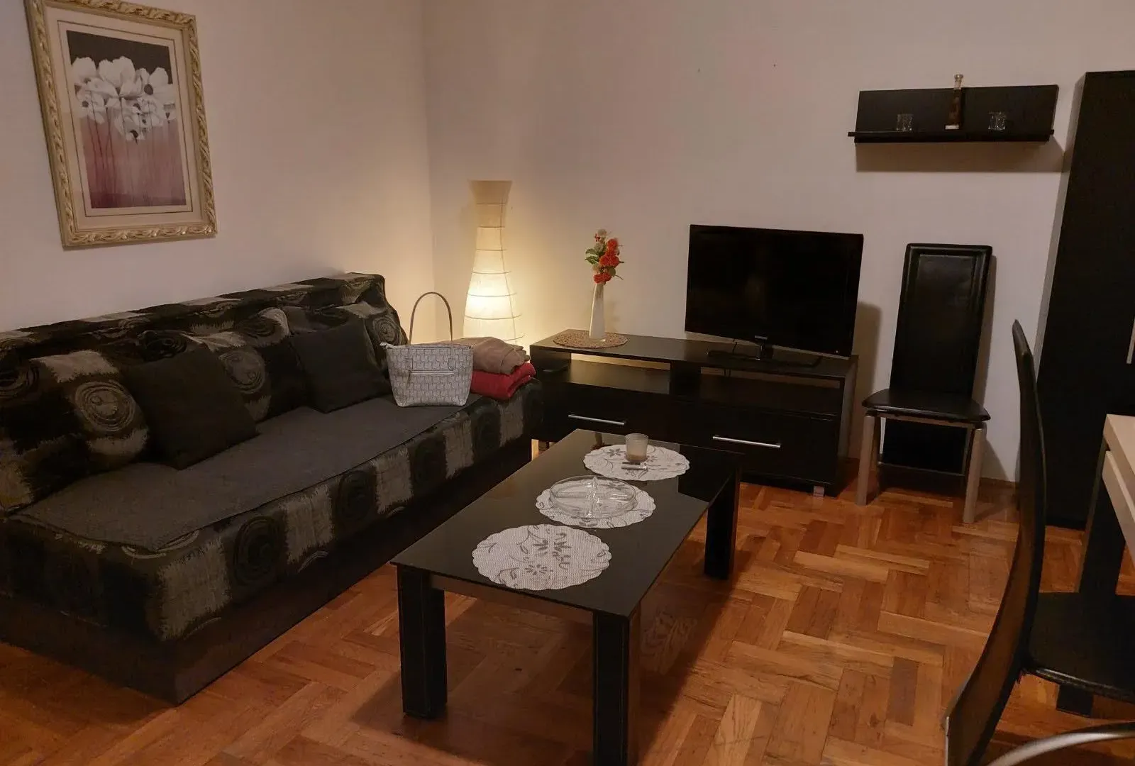 Izdavanje, jednosoban stan, 43m², Budva, Crna Gora