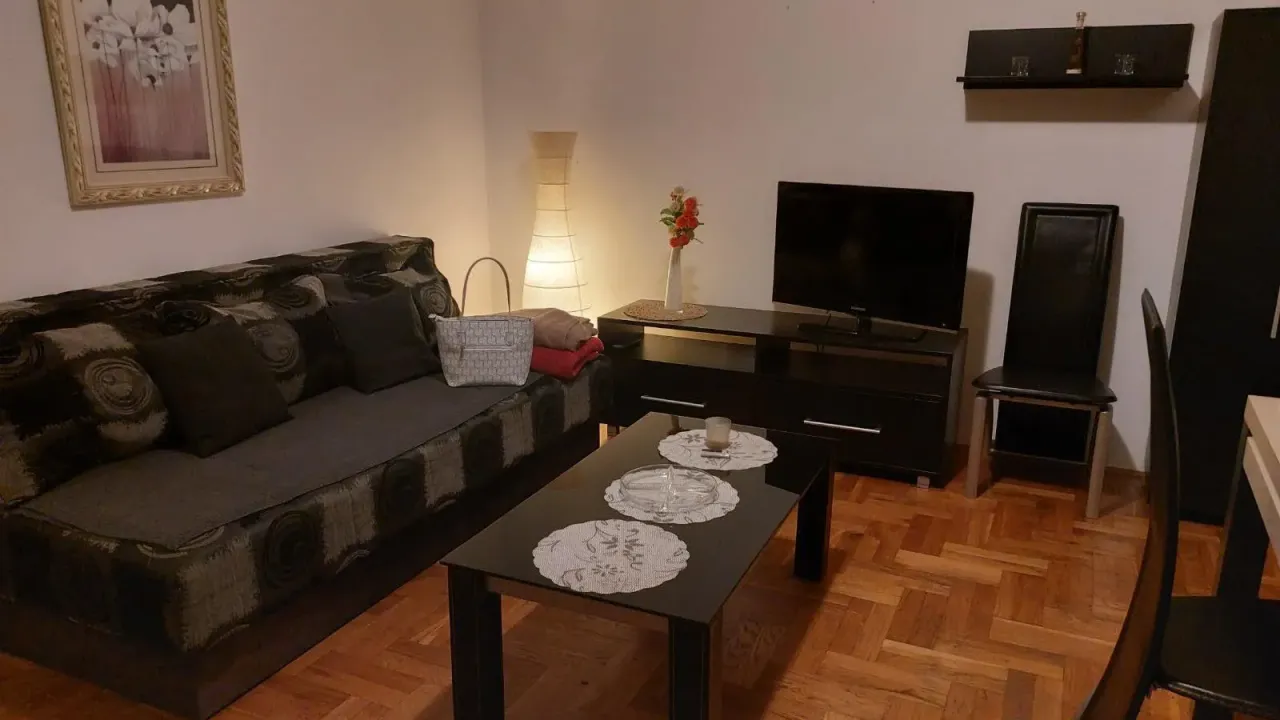 Izdavanje, jednosoban stan, 43m², Budva, Crna Gora