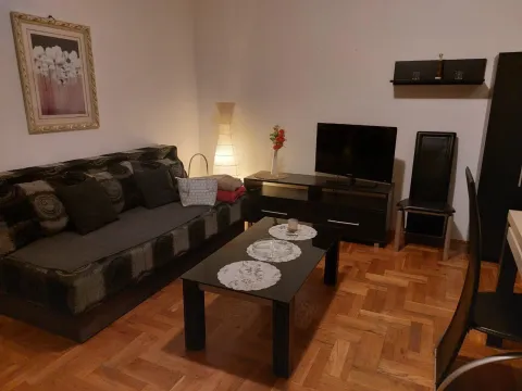 Izdavanje, jednosoban stan, 43m², Budva, Crna Gora