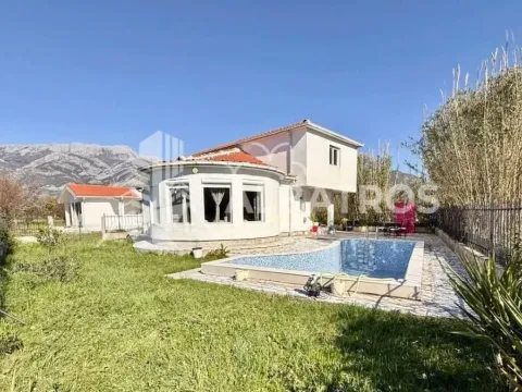 Kuća in Polje