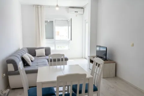 Rent, two bedroom apartment, 46m², Budva, Crna Gora - image 5