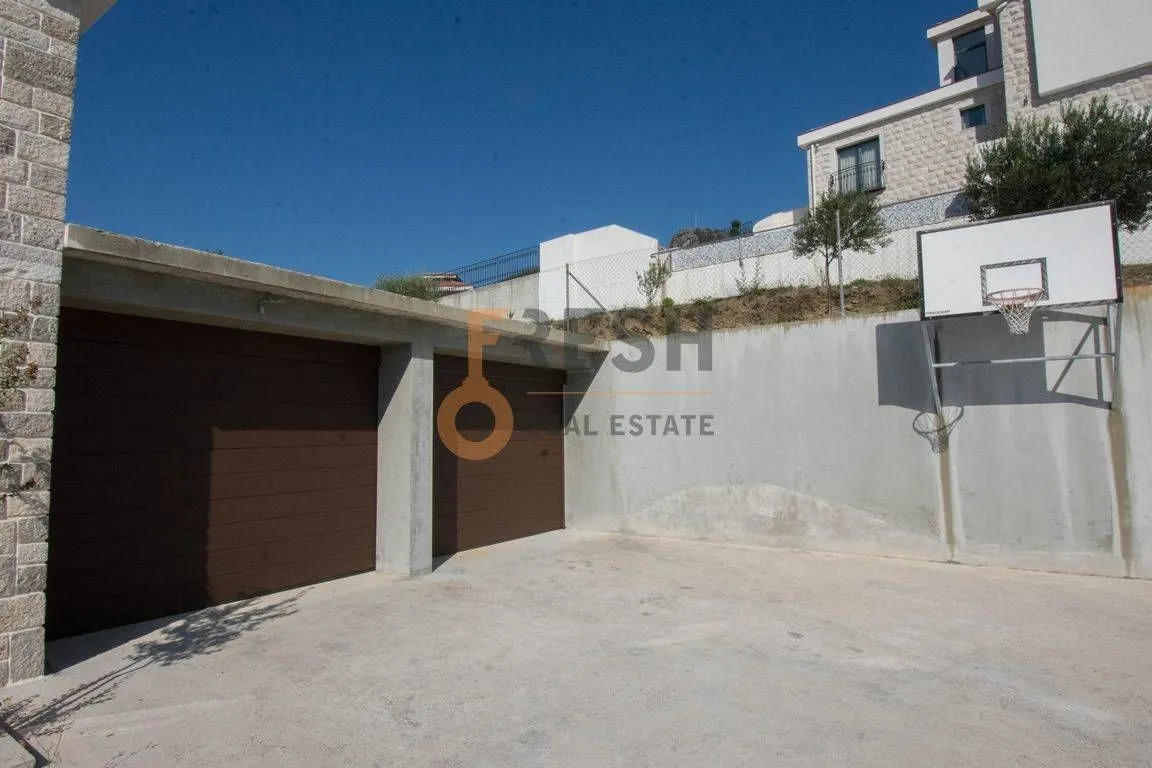 Prodaja, kuća, 300m², Herceg Novi, Crna Gora