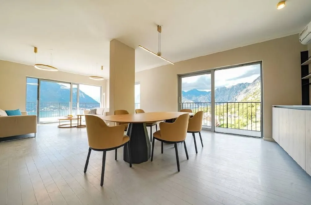 Prodaja, trosoban stan, 158m², Dobrota, Kotor