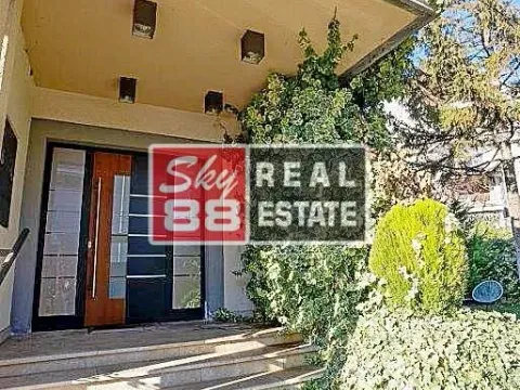 Sale, house, 400m², Čukarica, Beograd