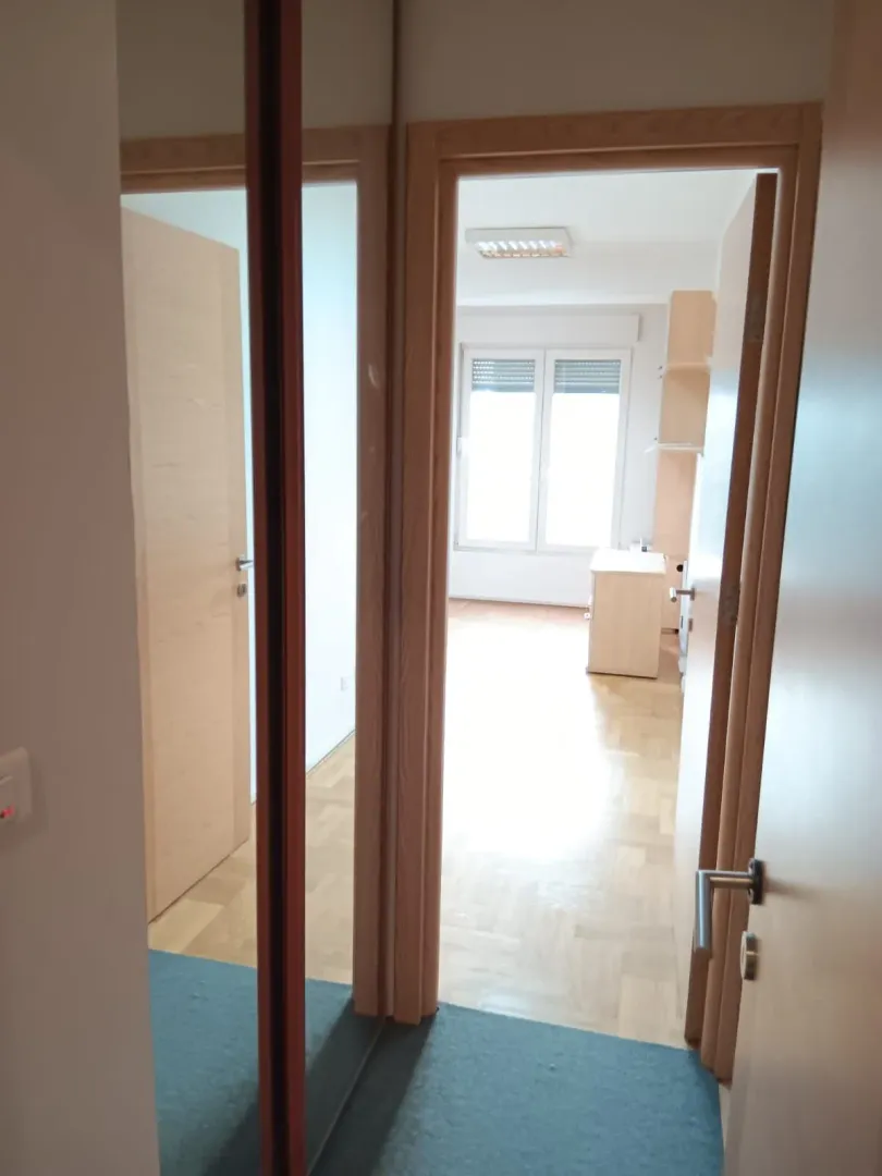 Rent, office space, 100m², Preko Morače, Podgorica