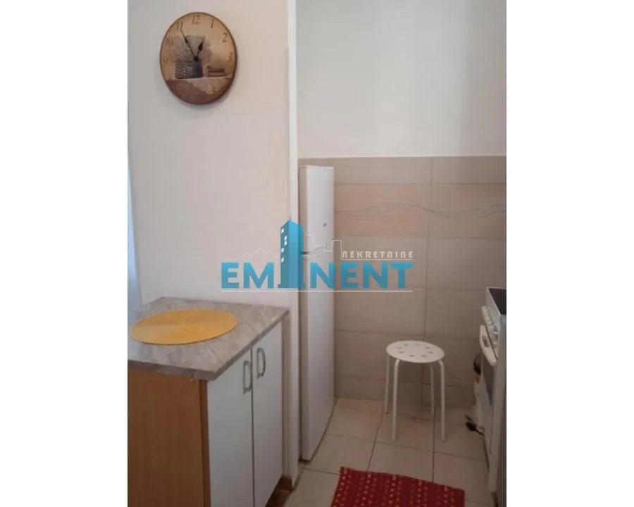 Izdavanje, dvosoban stan, 48m², Uciteljsko Naselje, Zvezdara Sve Podlokacije