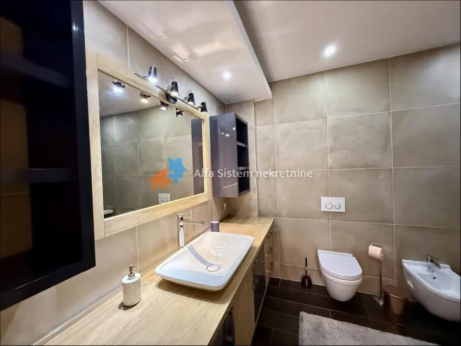 Rent, four bedroom apartment, 185m², Neimar, Vračar Sve Podlokacije