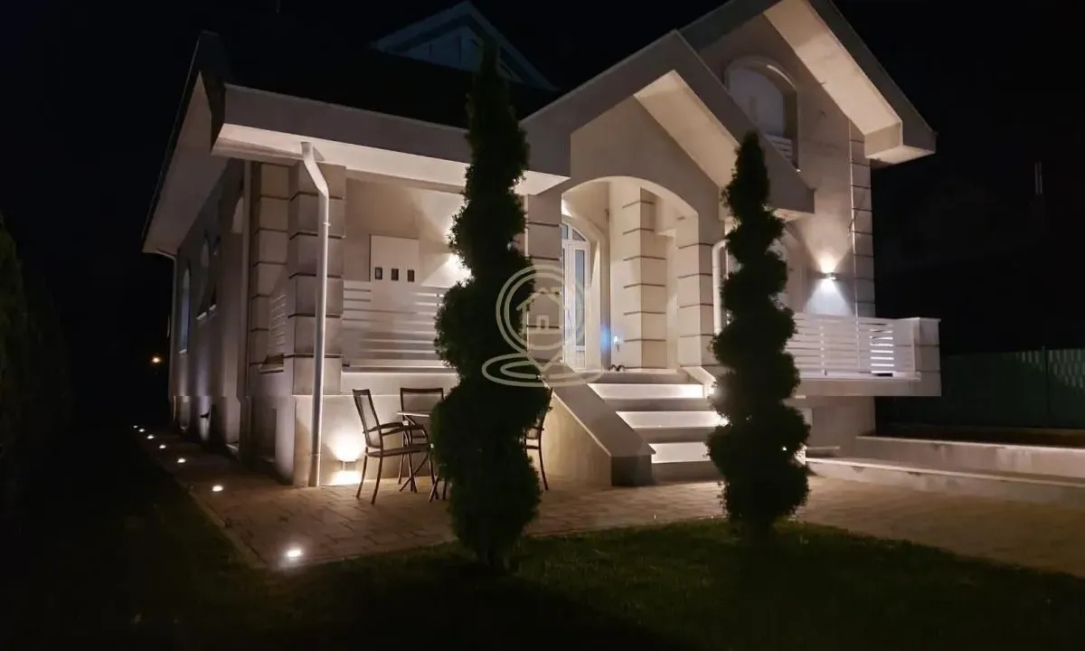 Sale, house, 380m², Centar, Inđija