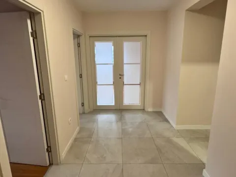 Rent, three bedroom apartment, 95m², Central Point, Podgorica - image 4