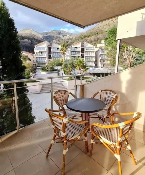 Prodaja, dvosoban stan, 75m², Pržno, Budva