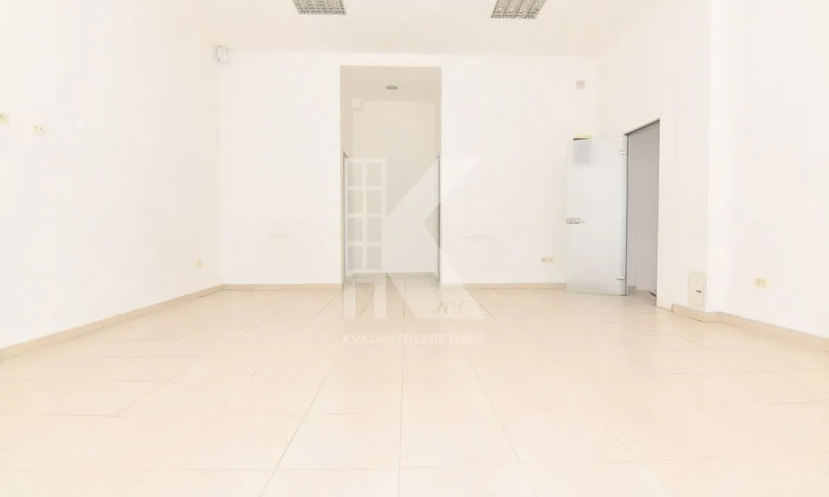 Rent, office space, 124m², Tološka šuma, Podgorica