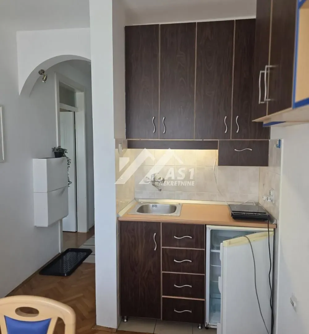 Izdavanje, jednosoban stan, 27m², Bulevar Oslobodjenja, Novi Sad Sve Podlokacije