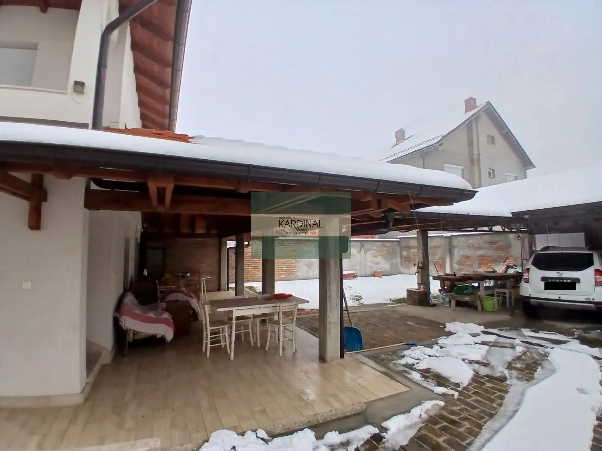 Prodaja, kuća, 273m², Grošnica, Kragujevac