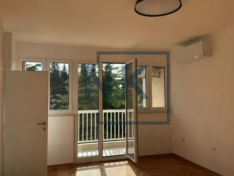 Izdavanje, dvosoban stan, 75m², Drpe Mandića, Podgorica