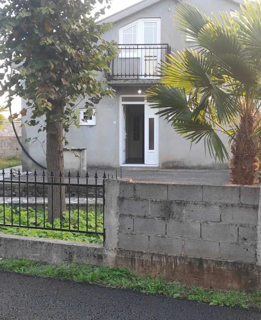 Prodaja, kuća, 130m², Barutana, Podgorica