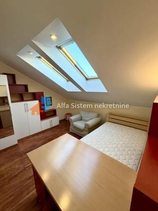 Izdavanje, stan, 200m², Stari Grad, Beograd