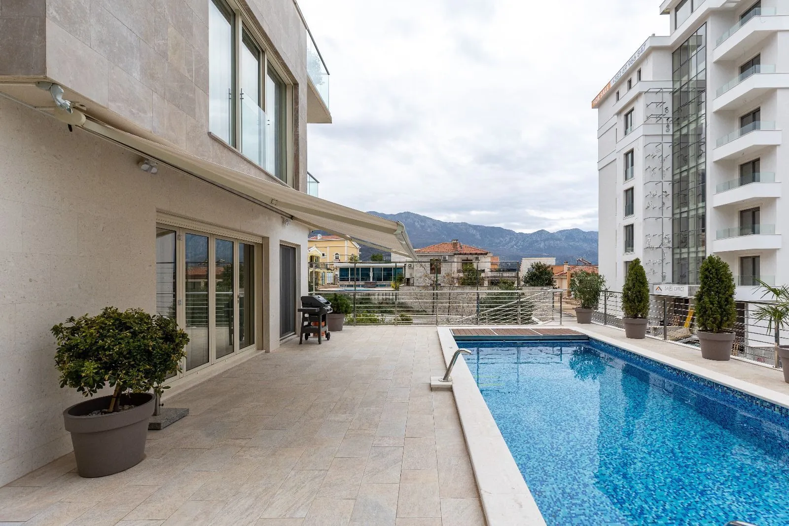 Sale, house, 400m², Bečići, Budva