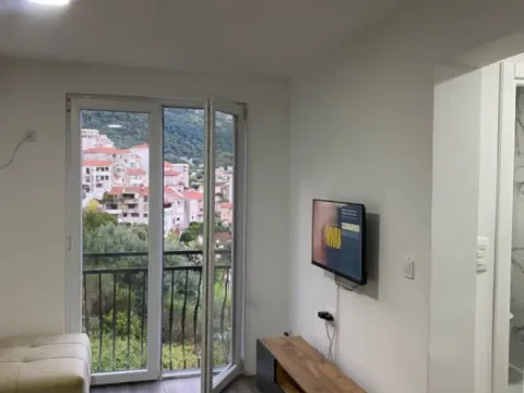 Izdavanje, dvosoban stan, 38m², Dubovica, Budva - image 1