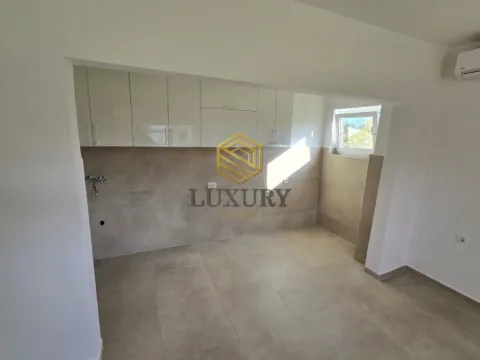 Izdavanje, kuća, 75m², Gornja Gorica, Podgorica - image 11