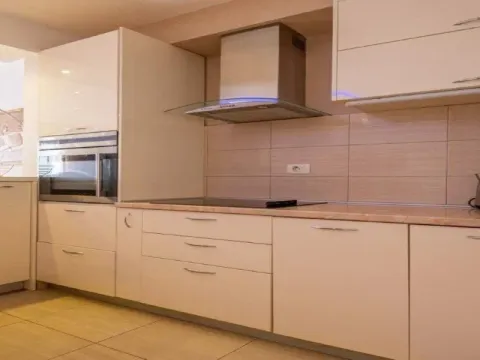 Prodaja, trosoban stan, 112m², Bečići, Budva - image 8