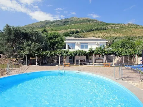 Izdavanje, kuća, 170m², Reževići, Budva - image 10