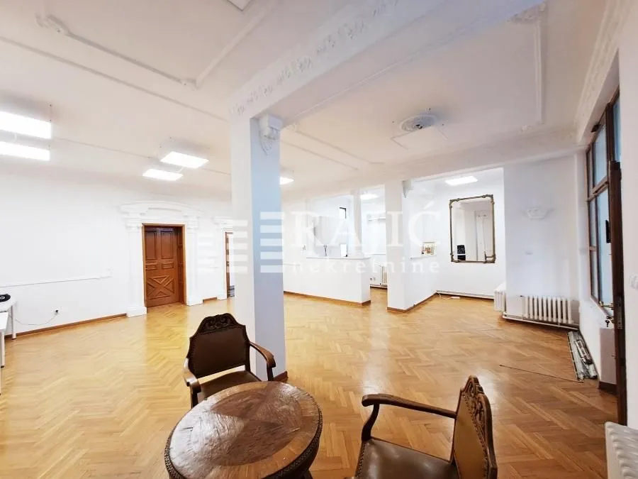 Spacious, bright room with parquet flooring and stylish furniture.