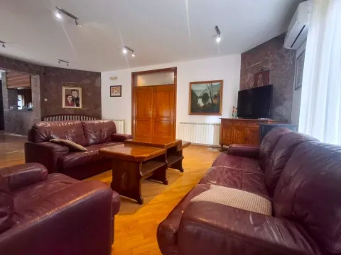 Rent, house, 500m², Gorica C, Podgorica - image 3