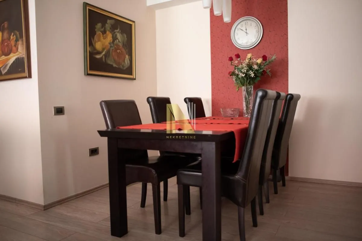 Prodaja, četvorosoban stan, 105m², Centar, Novi Sad