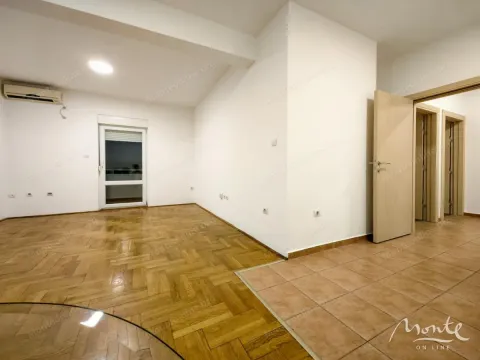 Prodaja, dvosoban stan, 74m², Podgorica, Crna Gora - image 1