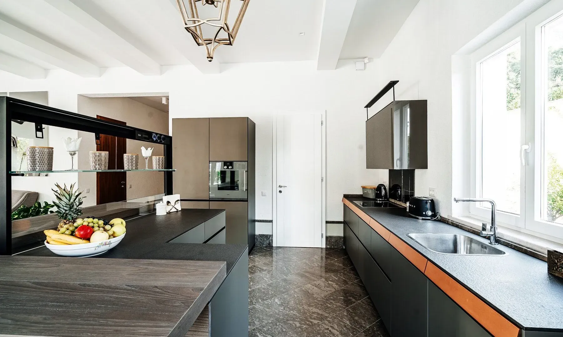 Rent, house, 491m², Ljuta, Kotor