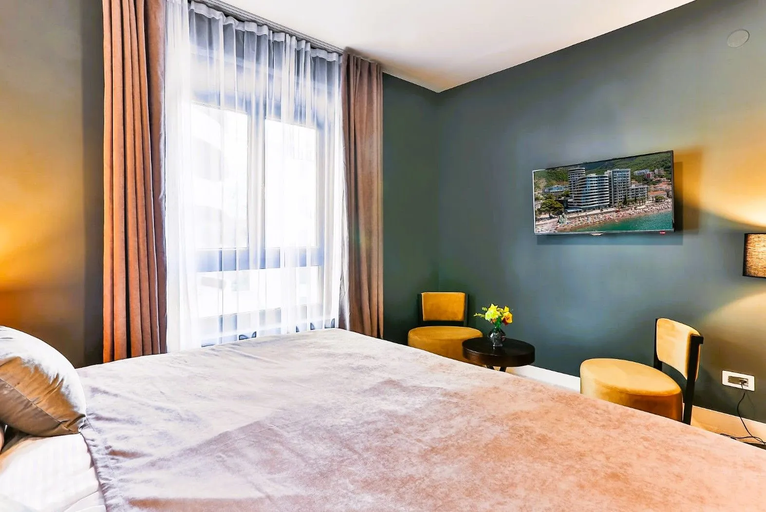 Izdavanje, jednosoban stan, 70m², Rafailovići, Budva