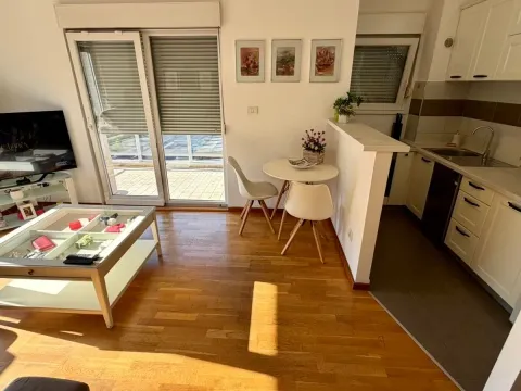 Rent, two bedroom apartment, 64m², City Kvart, Podgorica - image 3