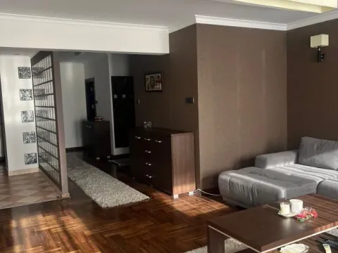 Izdavanje, trosoban stan, 120m², Poštanska Štedionica, Palilula Sve Podlokacije - image 7