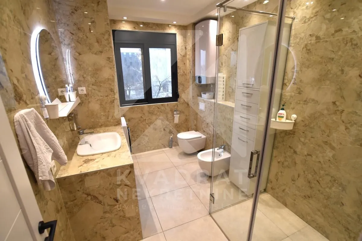 Prodaja, kuća, 270m², Gornja Gorica, Podgorica