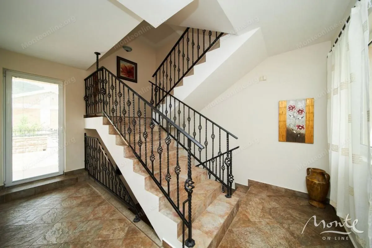 Sale, house, 495m², Bečići, Budva