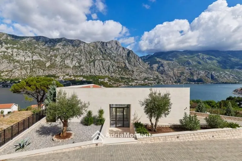 Sale, house, 373m², Prčanj, Kotor