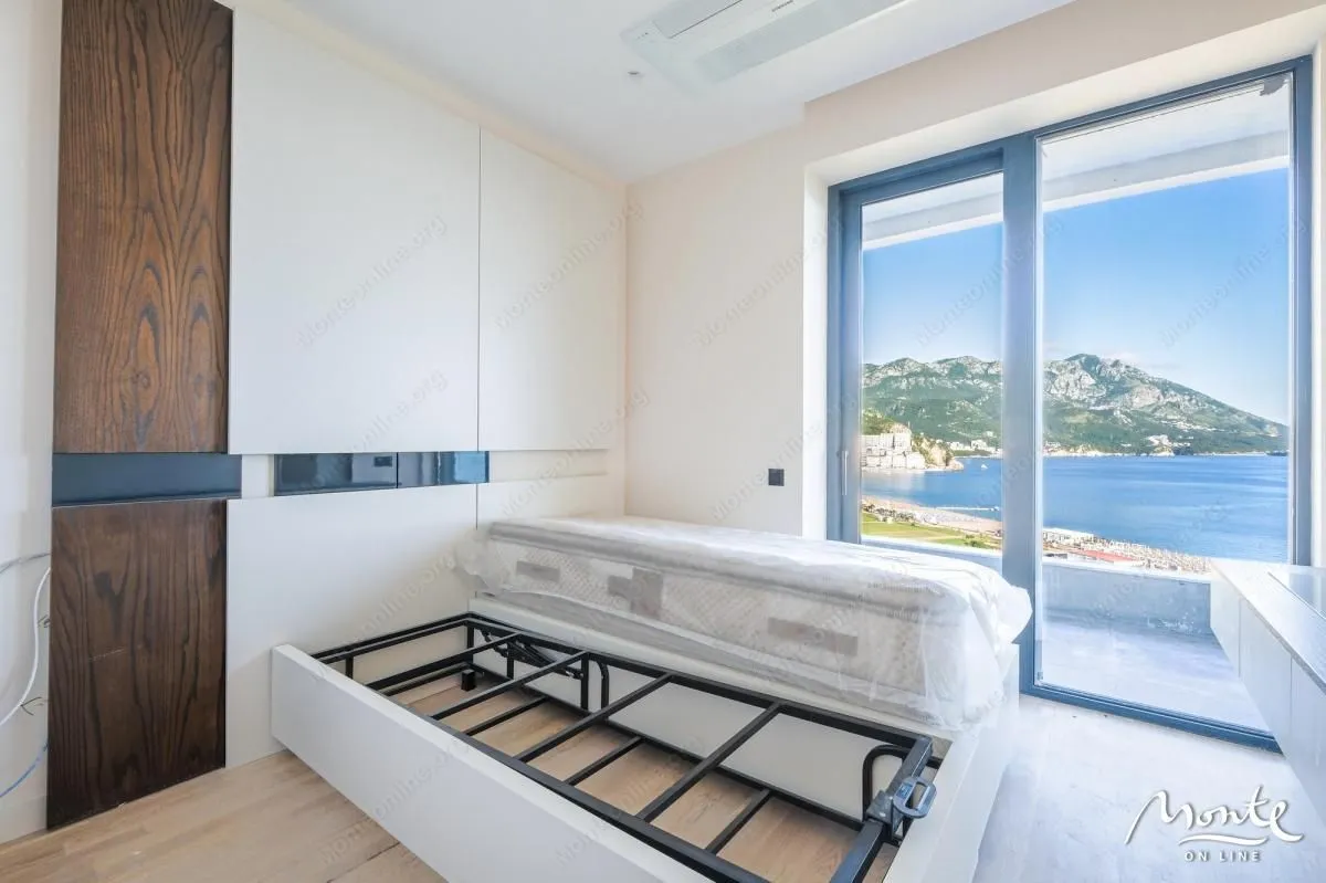 Sale, three bedroom apartment, 190m², Bečići, Budva