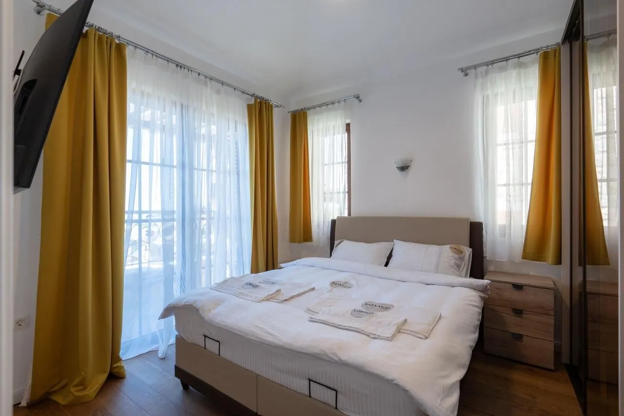 Daily-rent, three bedroom apartment, 160m², Blizikuće, Budva