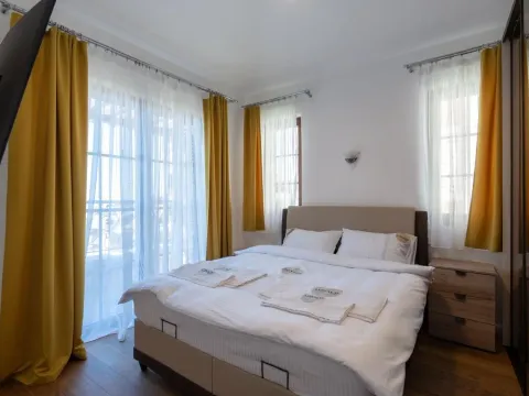 Daily-rent, three bedroom apartment, 160m², Blizikuće, Budva - image 4
