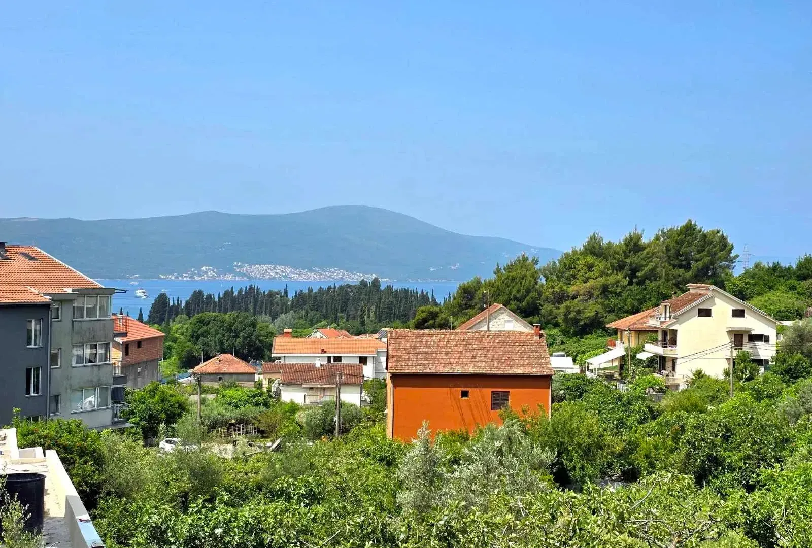 Izdavanje, kuća, 85m², Tivat, Crna Gora