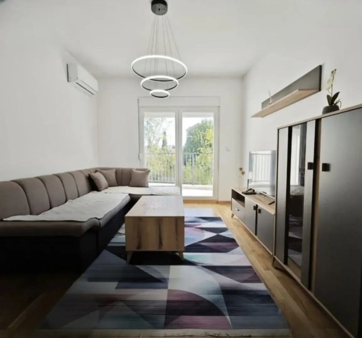 Izdavanje, dvosoban stan, 68m², Stara Varoš, Podgorica