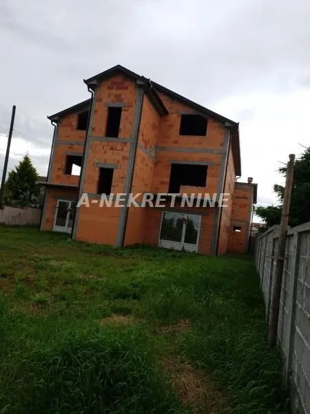 Sale, house, 900m², Veternik, Novi Sad Sve Podlokacije