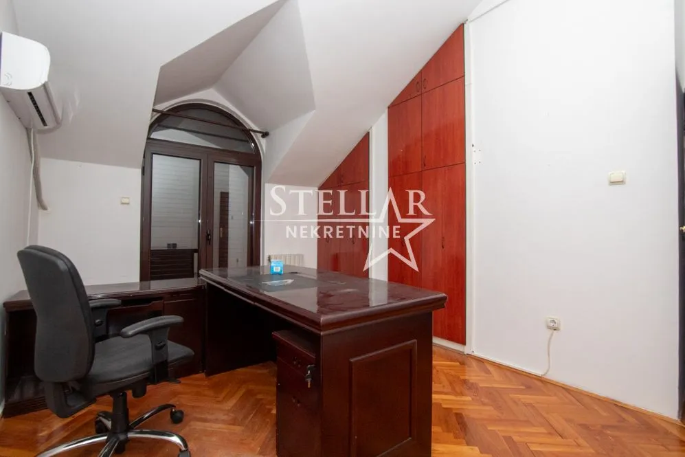 Izdavanje, kuća, 320m², Gorica C, Podgorica