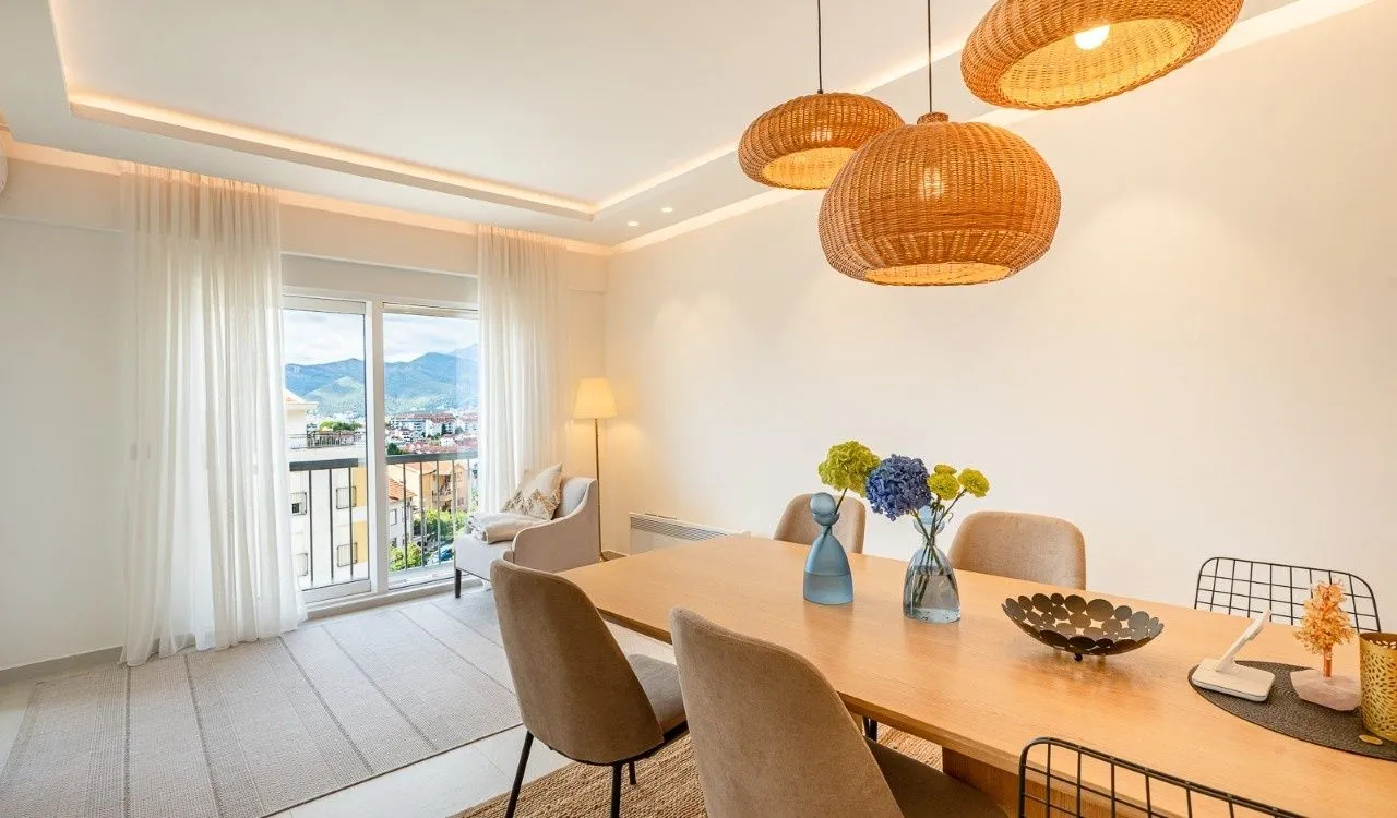 Prodaja, dvosoban stan, 122m², Centar, Tivat