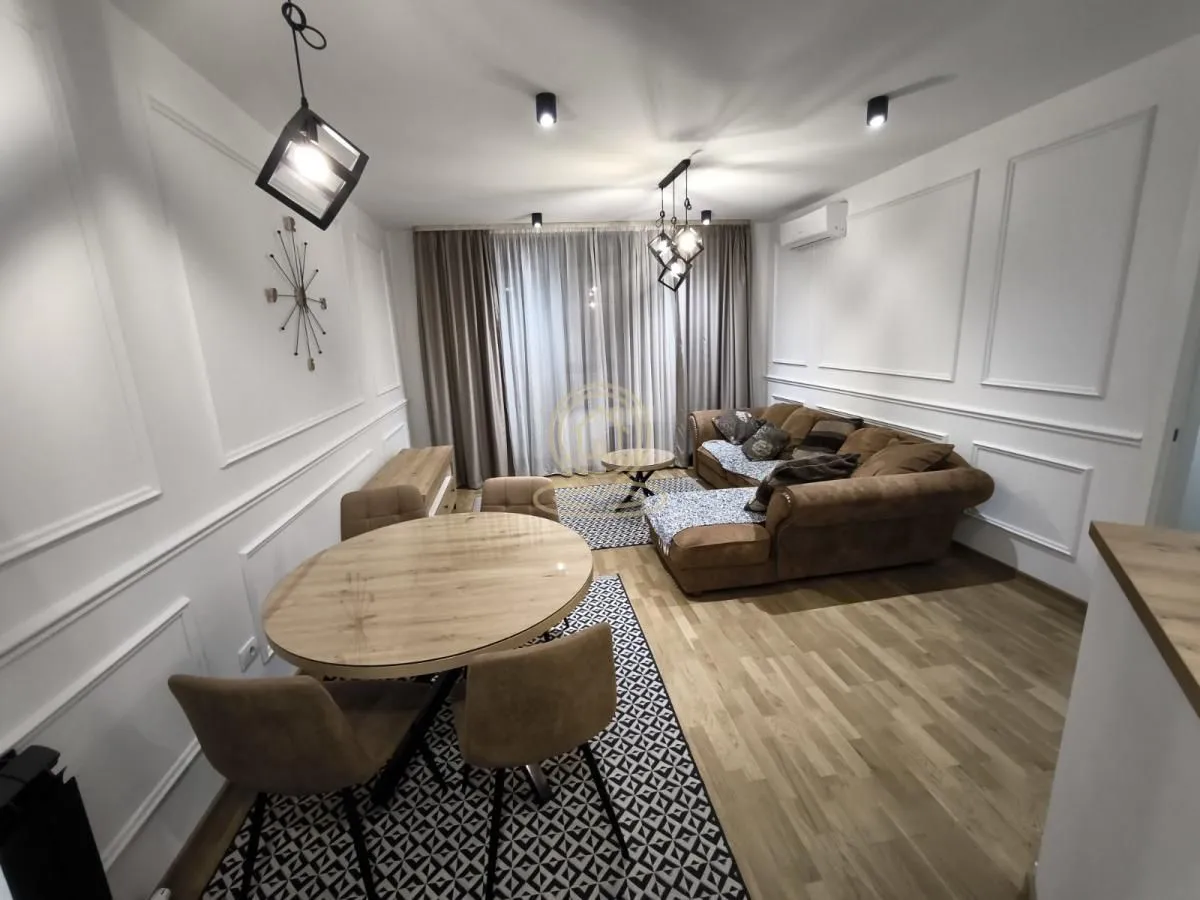 Izdavanje, trosoban stan, 60m², Južni Bulevar, Vračar Sve Podlokacije