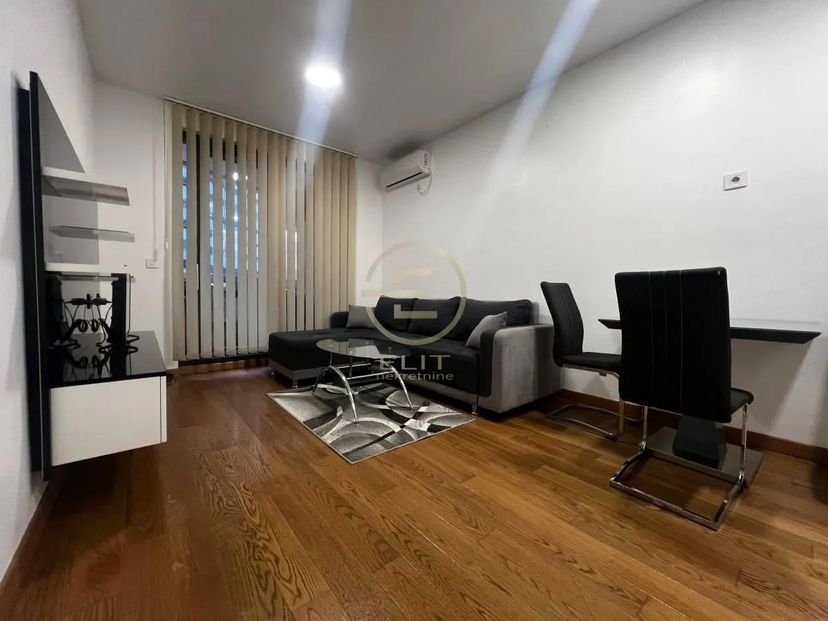 Izdavanje, jednosoban stan, 37m², Centar, Novi Sad
