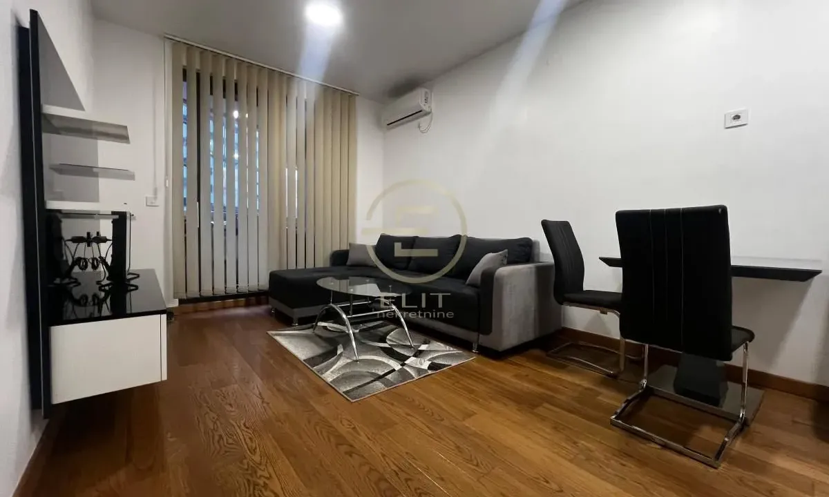 Izdavanje, jednosoban stan, 37m², Centar, Novi Sad