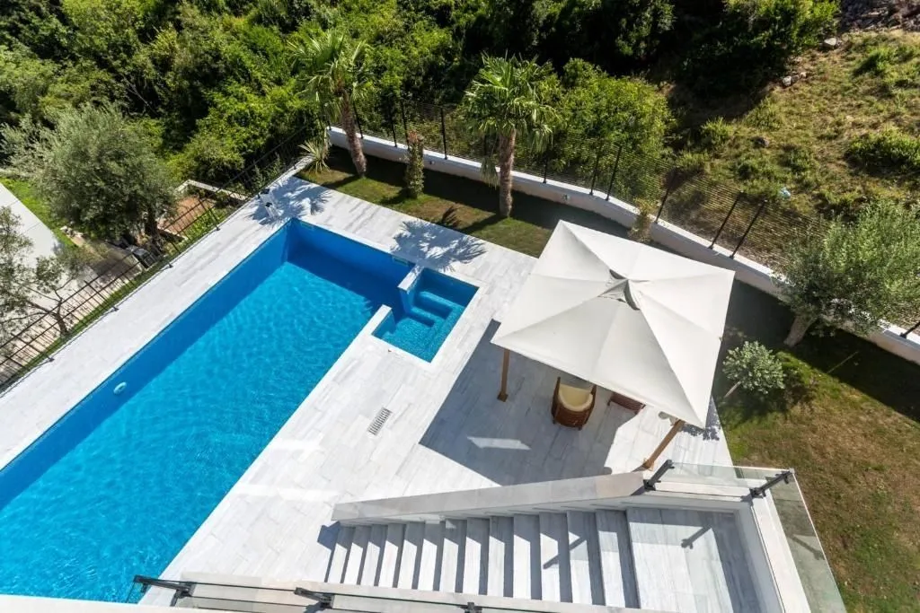 Prodaja, kuća, 490m², Đenovići, Herceg Novi