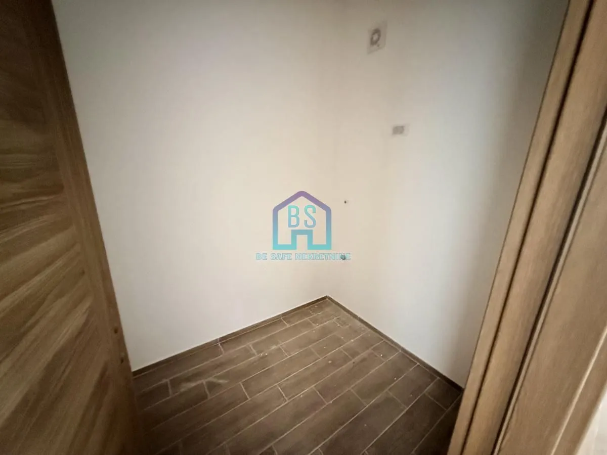 Prodaja, četvorosoban stan, 104m², Vidovdansko naselje, Novi Sad Sve Podlokacije
