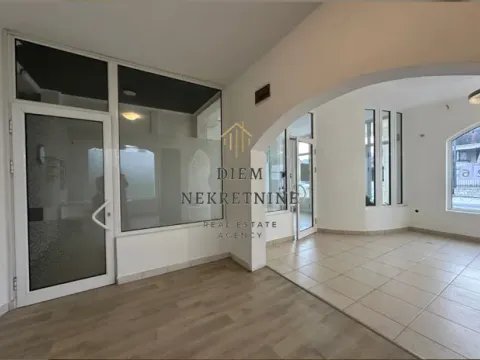 Izdavanje, poslovni prostor, 39m², Podgorica, Crna Gora - image 1